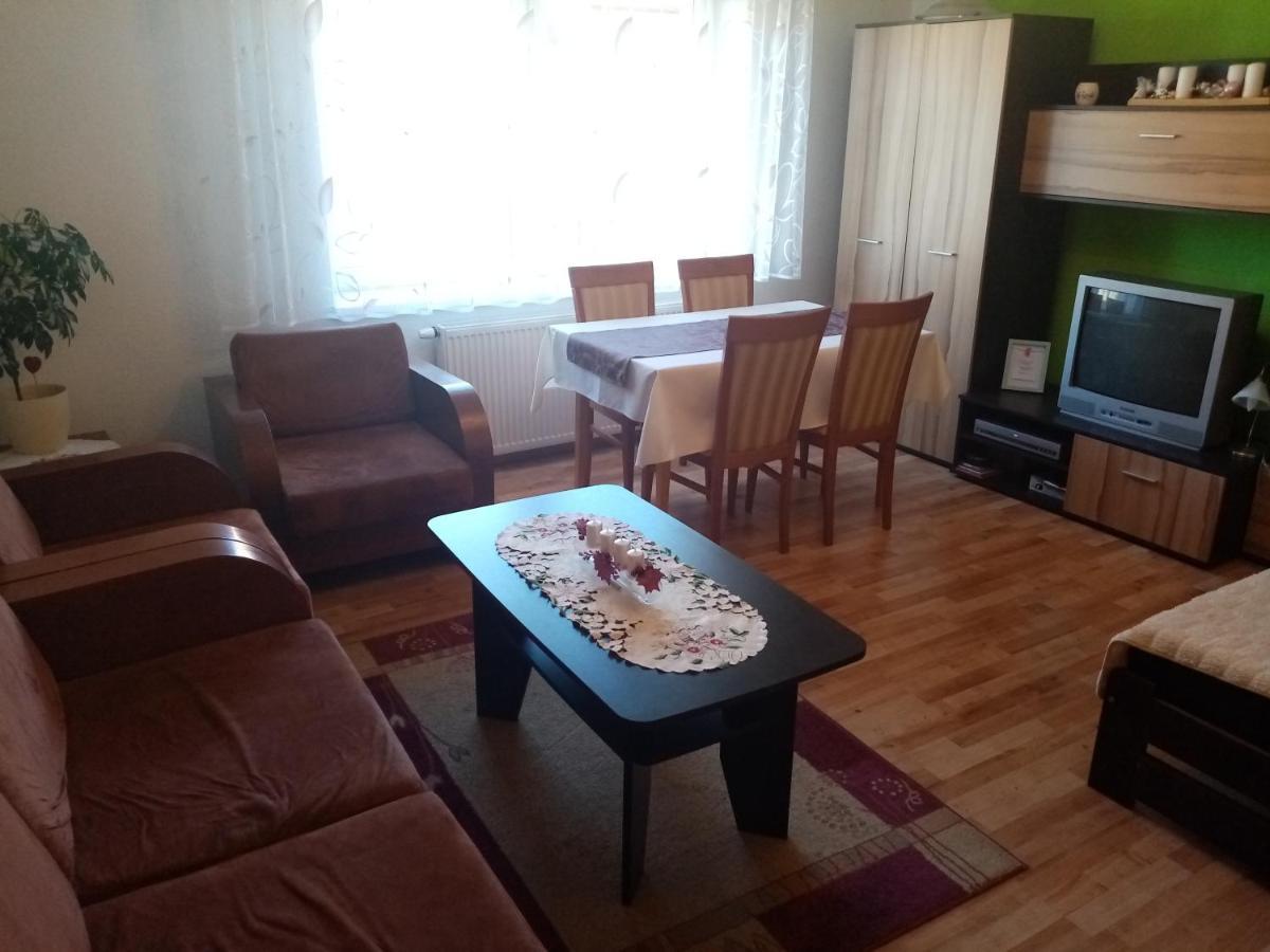 Domek Relov Bagian luar foto